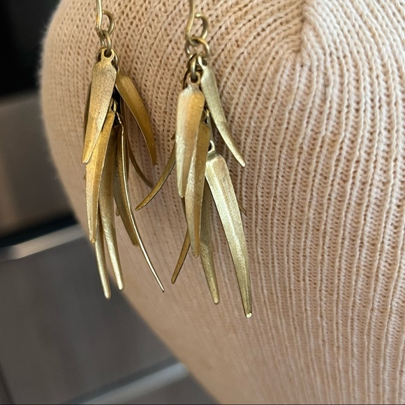 Delicate Gold Leaf Earrings - Picture 13 of 14